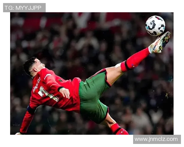 65号球衣足球明星的传奇故事与辉煌成就揭秘