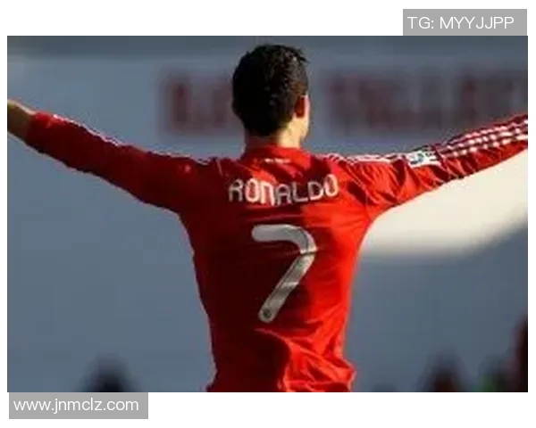 足球明星们这个夏天的奢华度假之旅与精彩瞬间回顾