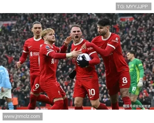 红色热情与足球巨星的完美结合揭秘哪个明星钟情于红色球衣与激情赛场