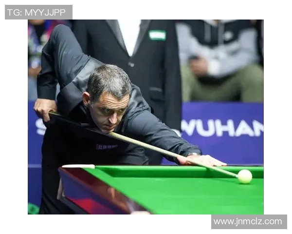 足球明星杰克森的传奇之路与他在绿茵场上的辉煌成就揭秘