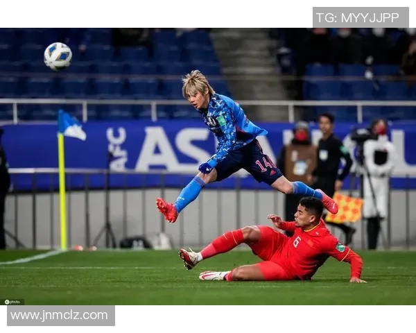 高清足球明星头球瞬间壁纸尽在掌握中尽情享受运动激情与视觉盛宴